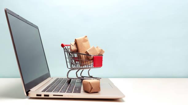 302,174 Online Shopping Stock Photos, Pictures & Royalty-Free Images - iStock